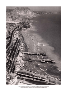 Vista aérea de los balnearios en la Playa del Postiguet, años
